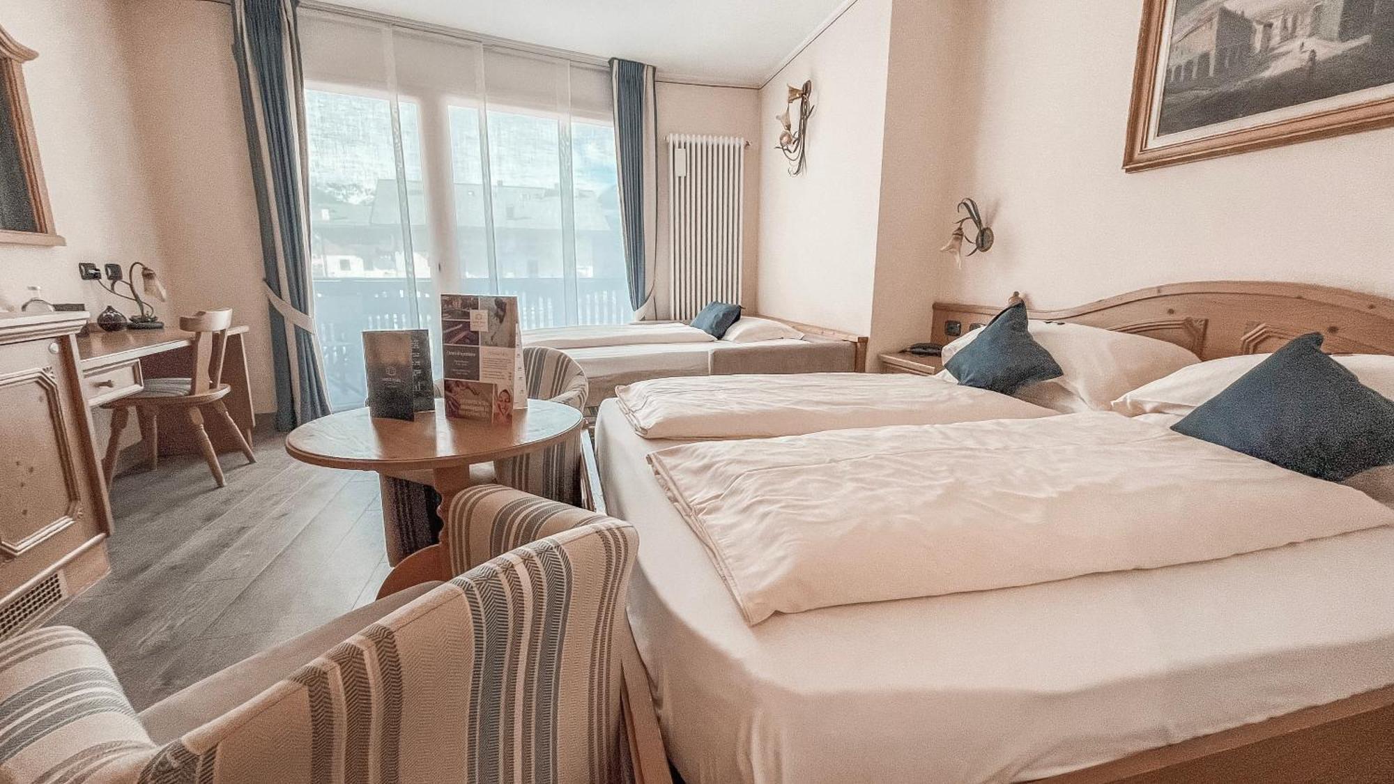 ליביניו Hotel Flora מראה חיצוני תמונה